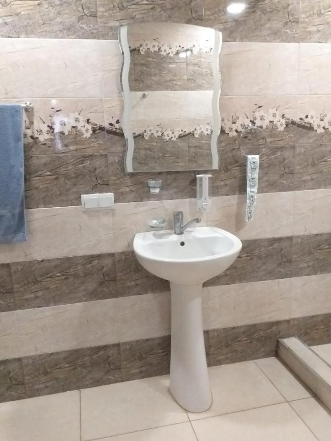 Guest House In Center 耶烈万 外观 照片