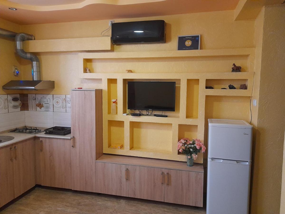 Guest House In Center 耶烈万 外观 照片
