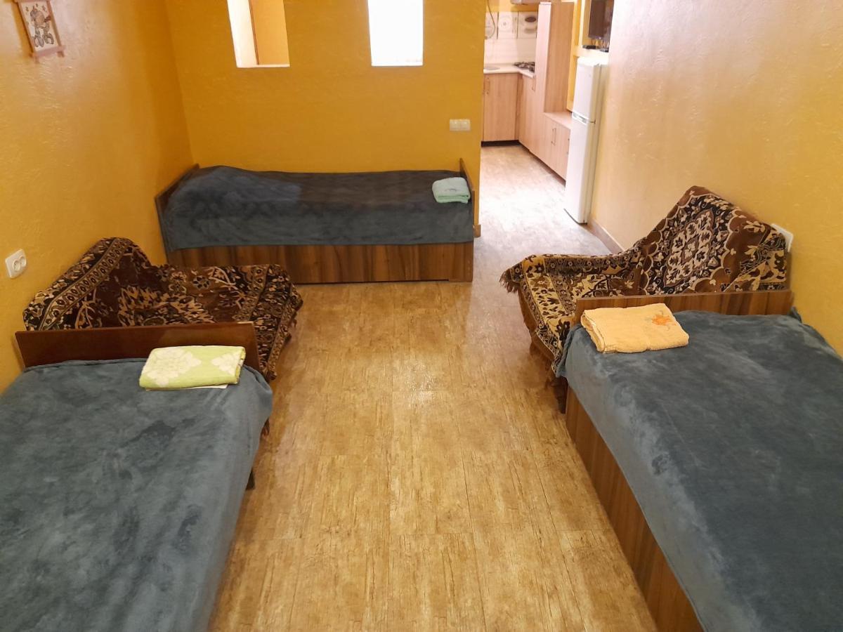 Guest House In Center 耶烈万 外观 照片