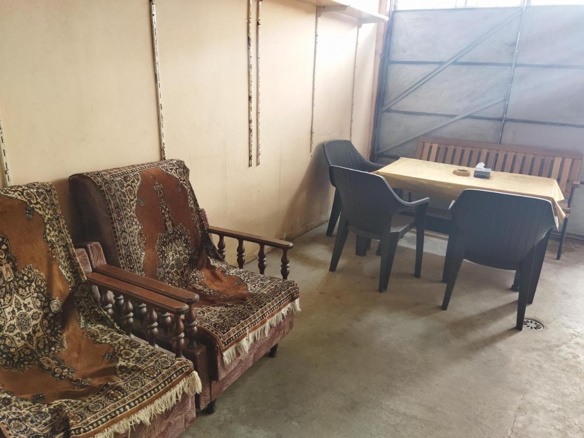 Guest House In Center 耶烈万 外观 照片