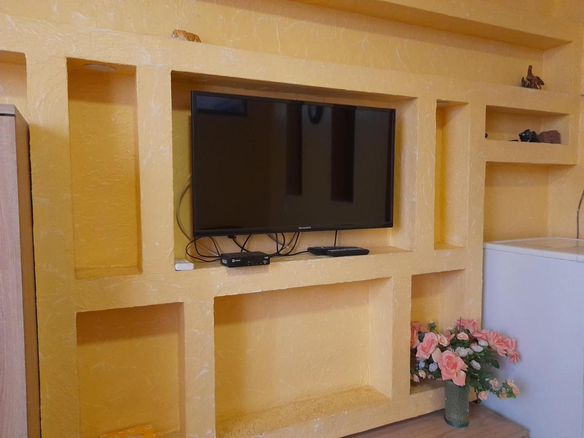 Guest House In Center 耶烈万 外观 照片