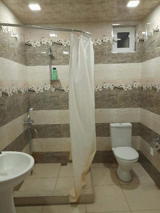 Guest House In Center 耶烈万 外观 照片