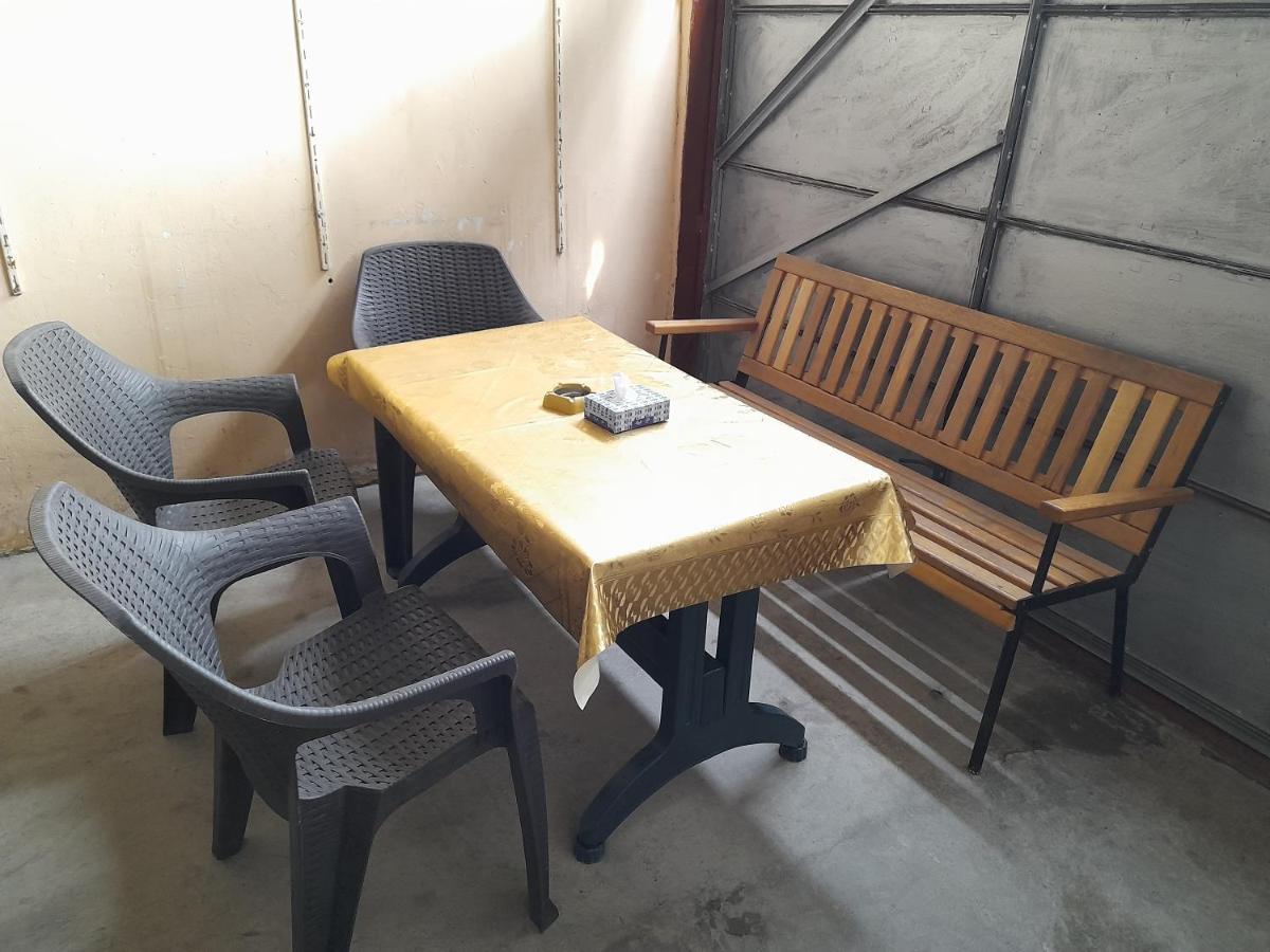 Guest House In Center 耶烈万 外观 照片