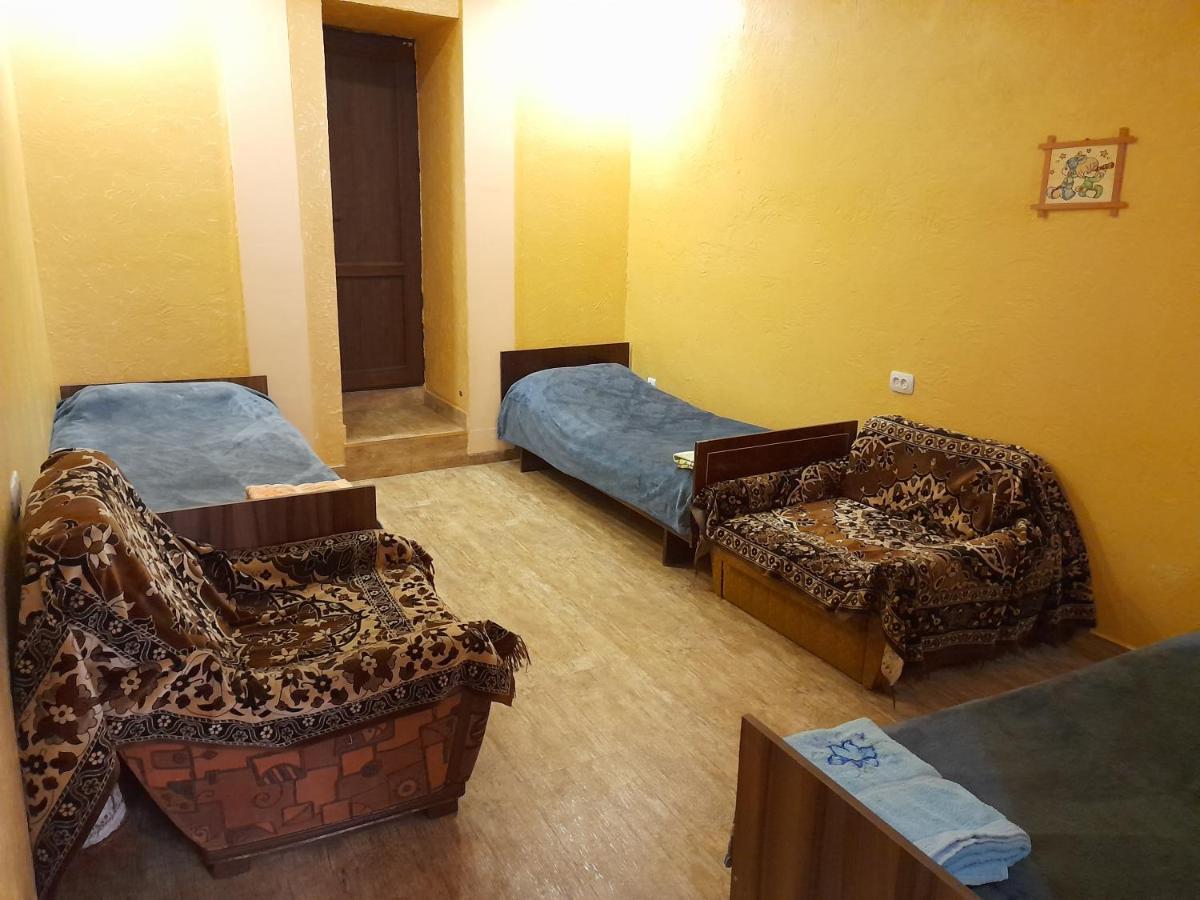 Guest House In Center 耶烈万 外观 照片
